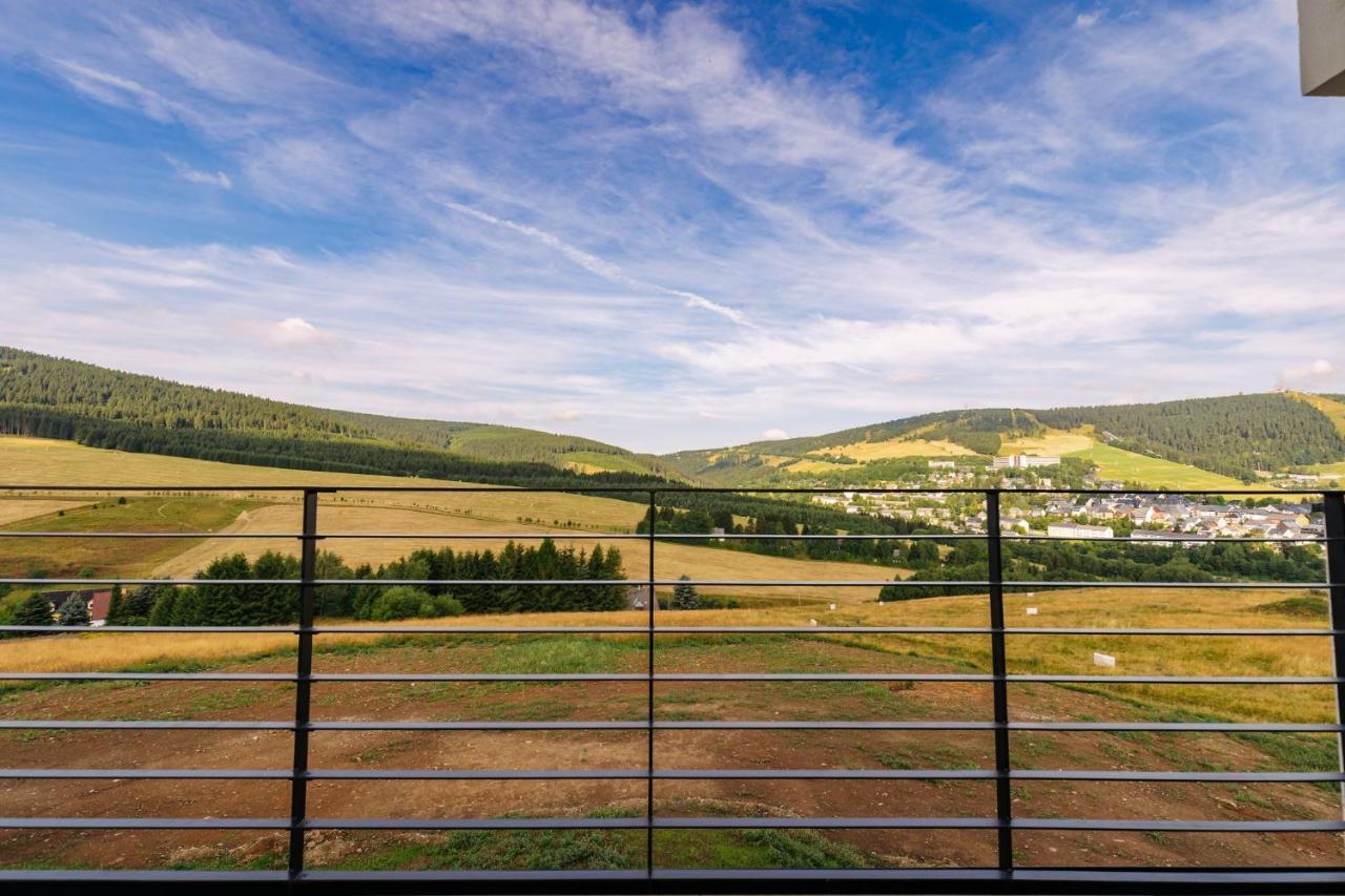 Apartment Enzian Loučná pod Klínovcem Exteriör bild
